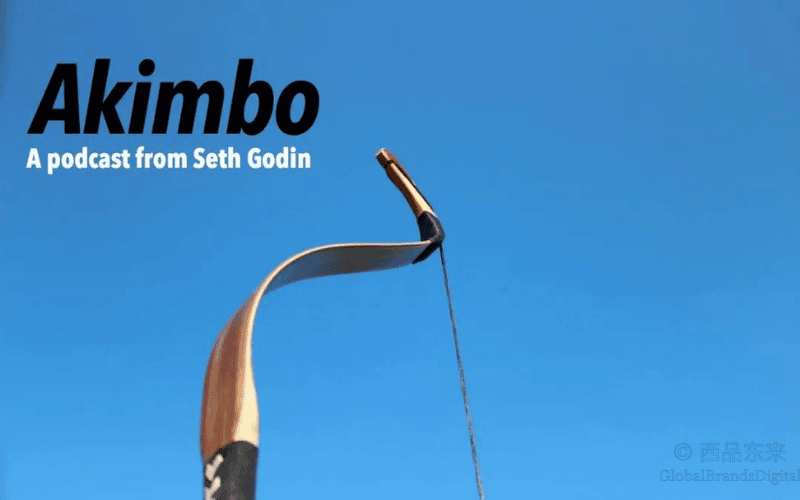 Akimbo播客页面，展示由Seth Godin主持的播客，背景为蓝天和弓箭图案