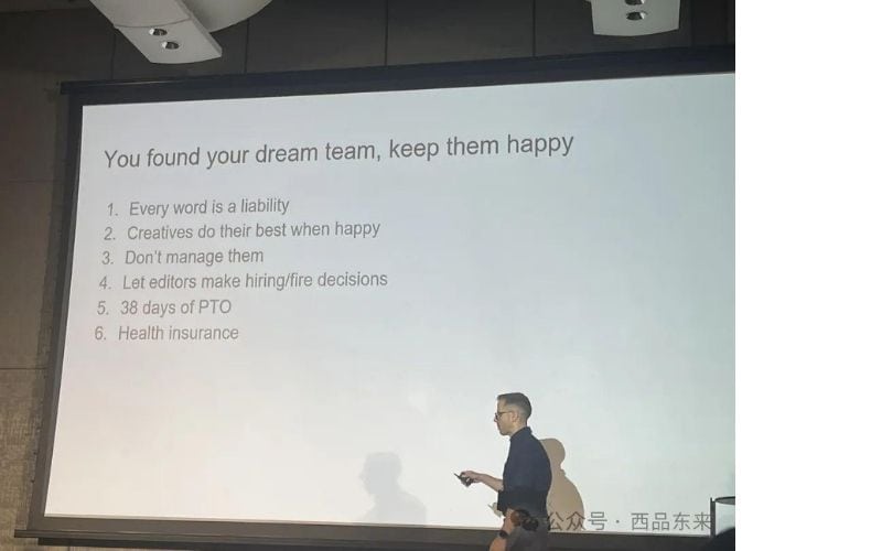 演讲者在展示幻灯片，幻灯片包含保持理想团队快乐的六个要点。